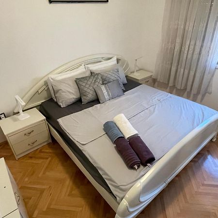 Appartement Apartman Robert à Zadar Extérieur photo